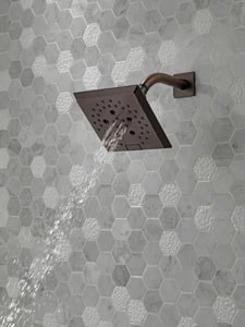 Outlet 🔔 Delta Faucet Universal Showering Multi Function Full Body, Full Spray with Massage, H2Okinetic® PowerDrench™ Spray, Massage and Pause Showerhead in Venetian Bronze 🎁 - Image 4